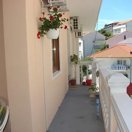 Πανσιόν Spiko Χβαρ